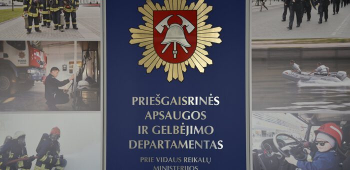 DĖL SAUGAUS ELGESIO PRIE VANDENS TELKINIŲ IR VANDENYJE